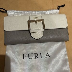 FURLA wallet new with 6 compartments and space for 12 cards.
